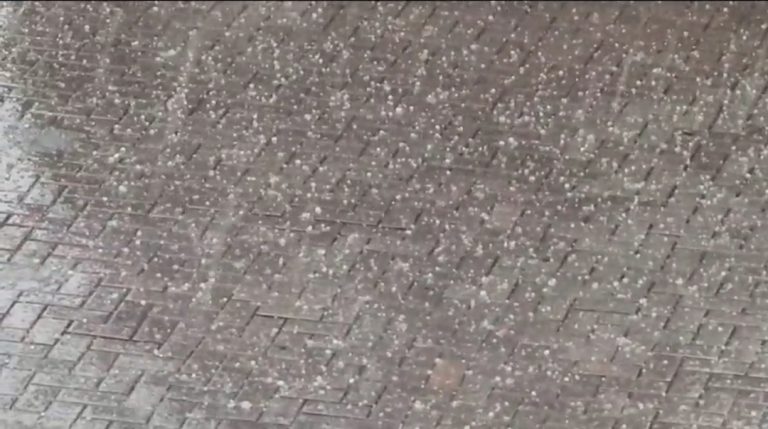 Video/ Elbasani perfshihet nga  stuhi breshëri