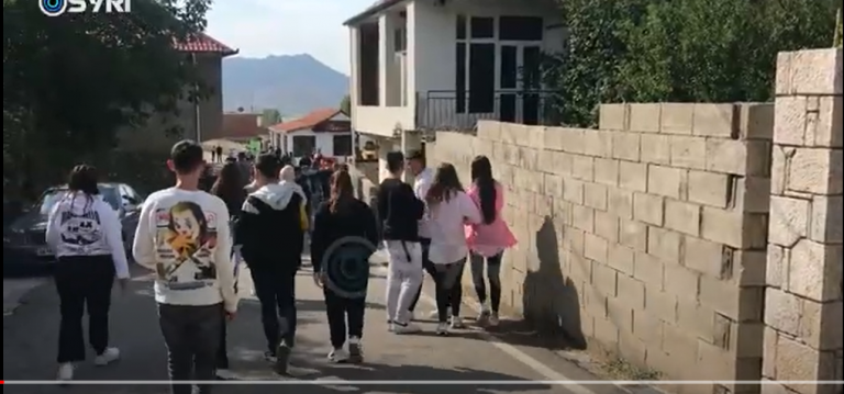 Situatë skandaloze në bashkinë Prrenjas, 450 fëmijë mësim në një lokal fshati