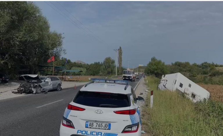 Makina përplaset me kamperin në superstradën Lezhë-Shkodër, plagosen dy vajza