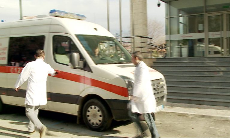 14-vjeçari goditet me sende të forta në kokë dhe paraqitet në spitalin e Korçës me fraktura në kafkë