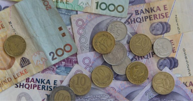 Nga sot paga minimale 50 mijë lekë, hyri në fuqi edhe rritja e pensioneve, afro 760 mijë përfitues
