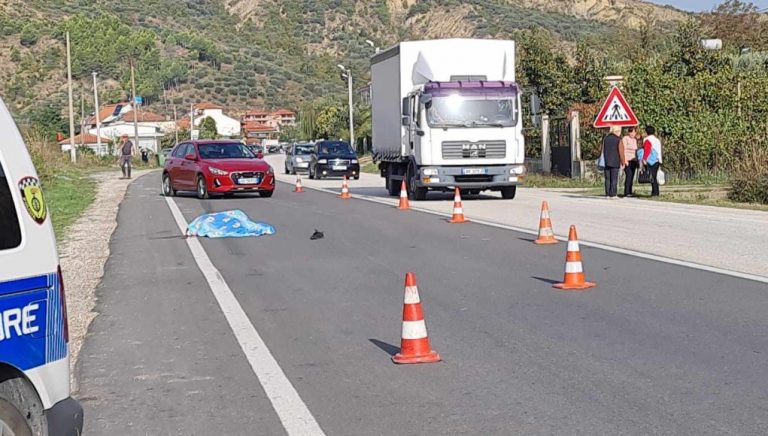U hodh nga furgoni ne Elbasan dhe humbi jetën, flet djali i 57-vjeçares: Nuk kishim probleme…