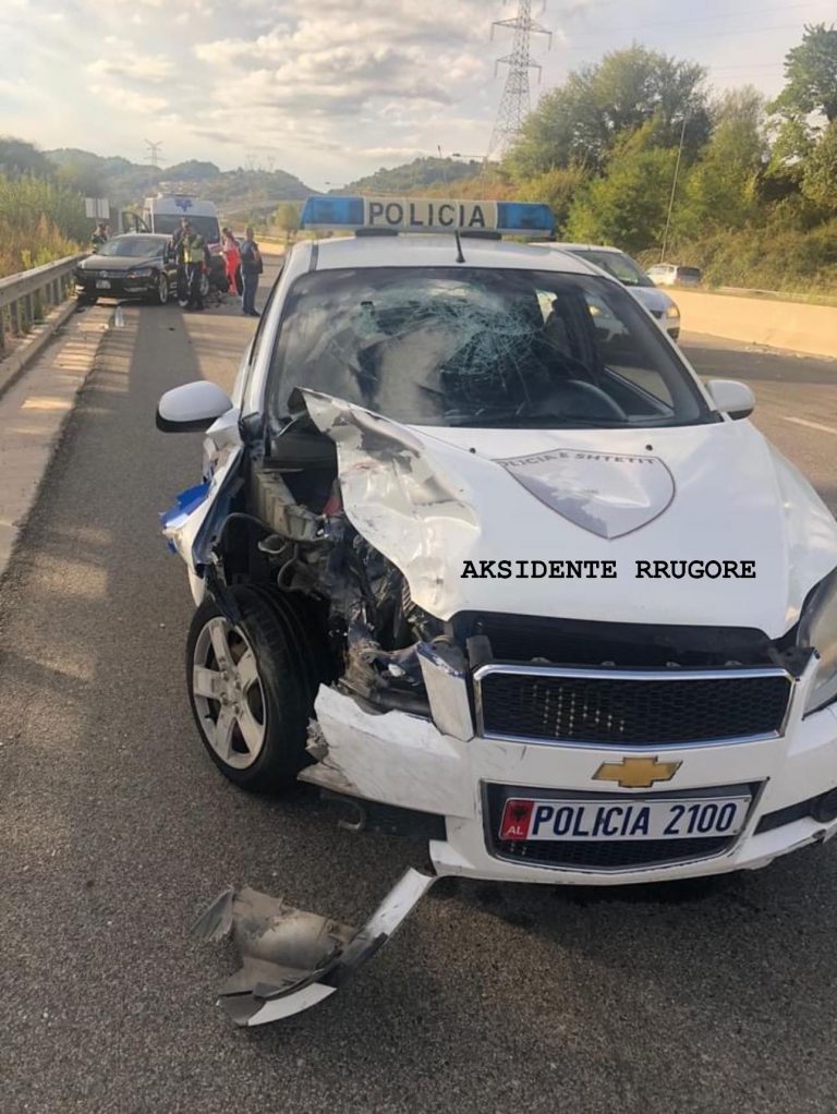 Oficeri policisë se Elbasanit, bën aksident me makinën e punës (Foto)
