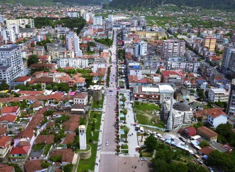 Elbasani më i varfëri! Qytetarët shpenzojnë më pak se qytetet e tjera
