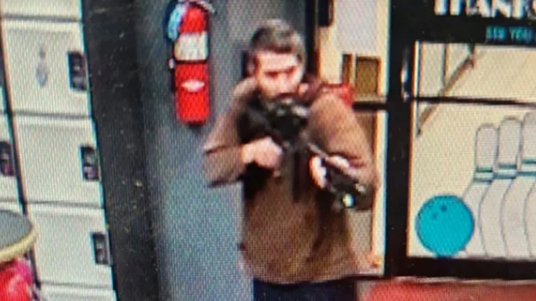 Sulm i armatosur në SHBA, 22 të vrarë: Agresori arratiset, panik në Maine!