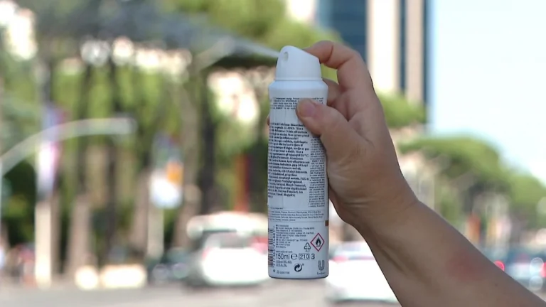 Sfida e rrezikshme e deodorantëve/ Adoleshentët po dëmtojnë veten për një video në TikTok