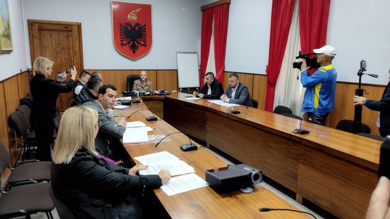 “ZJARRI NË KURUM” MBLIDHET KOMISIONI EMERGJENCAVE CIVILE