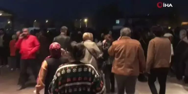 Dy tërmete të njëpasnjëshme godasin Turqinë, frikë te banorët