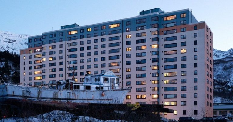 Qyteti i vetëm në botë ku banorët jetojnë të gjithë në një ndërtesë