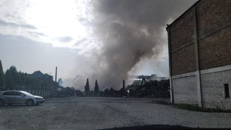 Tymi “mbyt” Elbasanin, si paraqitet situata pas zjarrit në pikën e skrapit