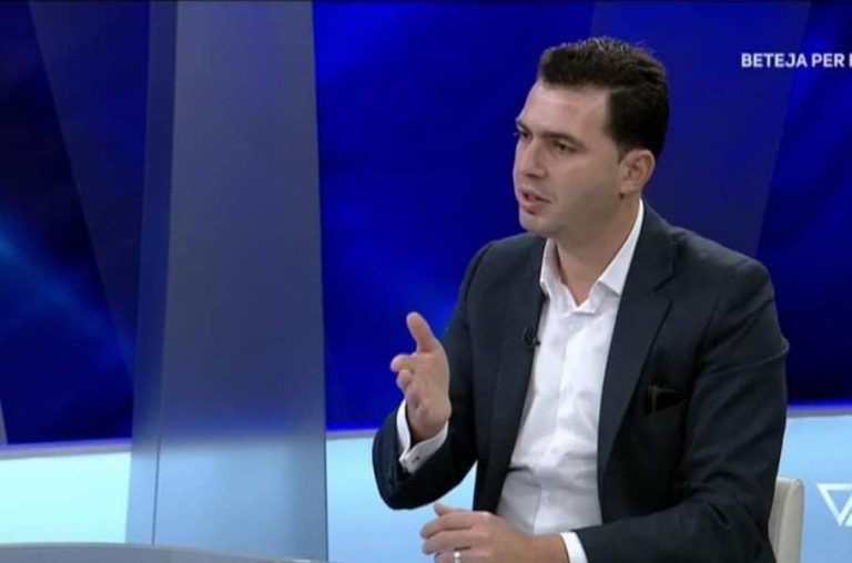 Berisha dhe thirrja nga Elbasani, të bëhemi burra se paskemi qenë gra!