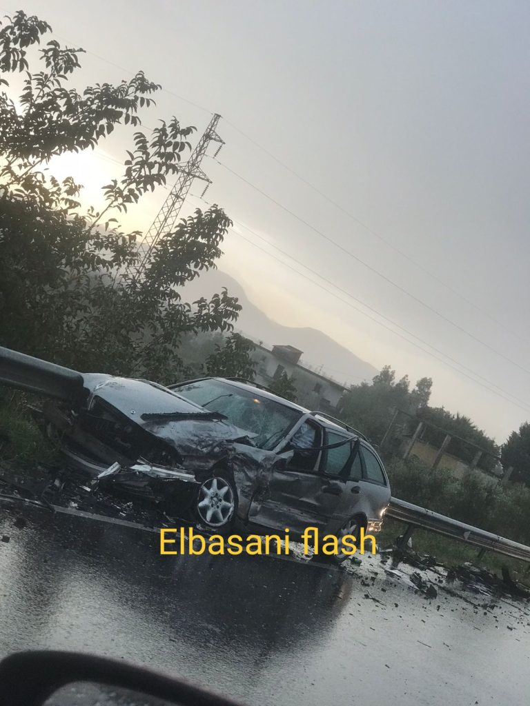Aksident në aksin Elbasan-Peqin