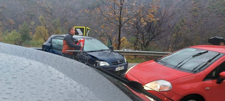 Aksident në aksin Elbasan-Librazhd