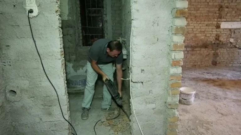 Mungesa e zanatçinjve! Ata që kanë mbetur nuk përballojnë dot fluksin e kërkesave