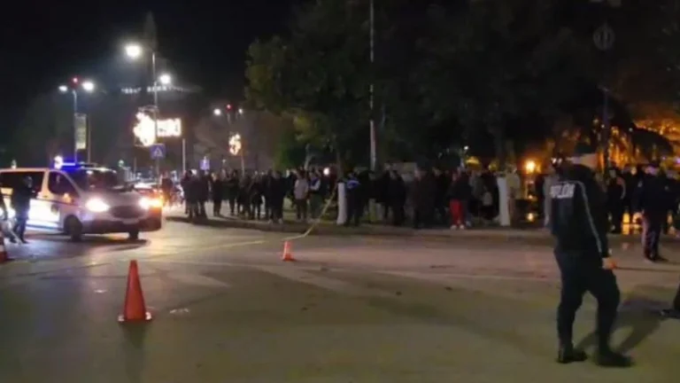 Policia sqaron dinamikën e plagosjes në Fier: I riu tentoi të kalonte perimetrin, efektivi nuk e la! Doli nga makina dhe qëlloi…