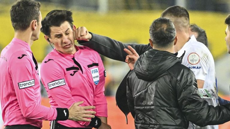 Turqia në kaos, grushti ndaj arbitrit paralizon futbollin, reagon edhe Erdogan