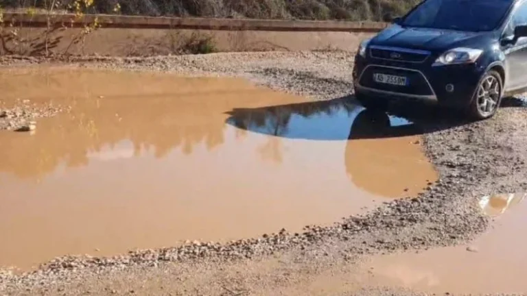 Rruga është bërë e pakalueshme, banorët e Qukësit ne Prrenjas dalin në protestë
