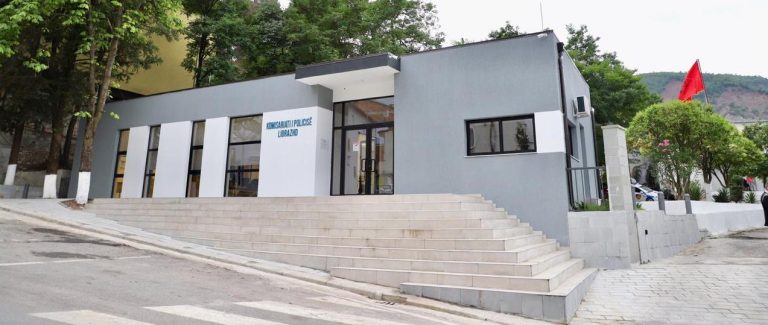 Denoncimi/ Babai nga Librazhdi kërkon vajzën 25-vjeçe: Ka ikur nga shtëpia