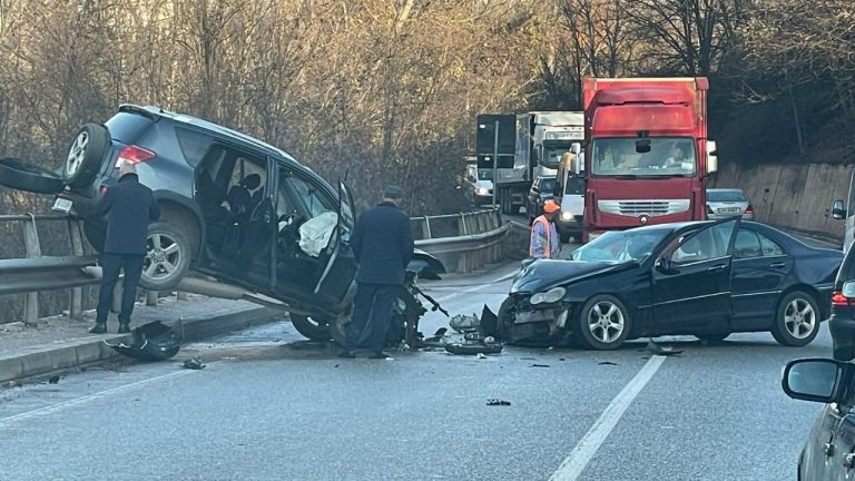 Nuk i mbijeton aksidentit të rëndë në aksin Librazhd-Prrenjas, humb jetën njëri prej 6 të plagosurve