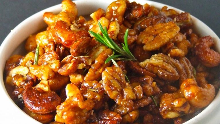 Të pasura me antioksidantë, cilat janë 4 frutat e thata që forcojnë zemrën, kockat dhe trurin