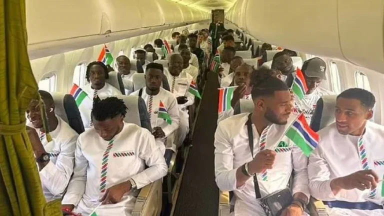 Avioni i kombëtares afrikane bën ulje emergjente, lojtarët humbën ndjenjat në ajër