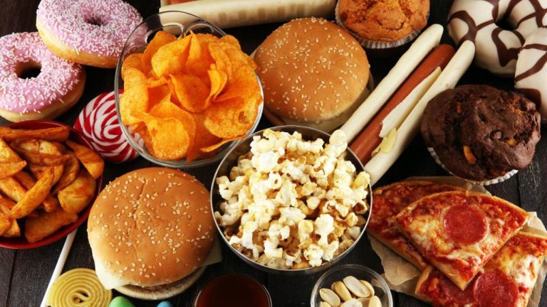 Jeni me grip? Ushqimet që ju bëjnë mirë, çfarë duhet të shmangni