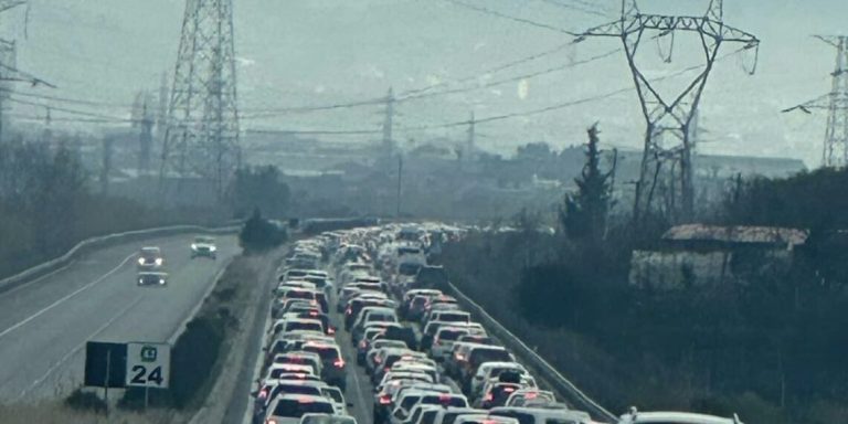 Radhë kilometrike mjetesh drejt Elbasanit