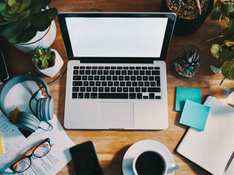 Në zyrë apo në distancë, si duan të punojnë shqiptarët