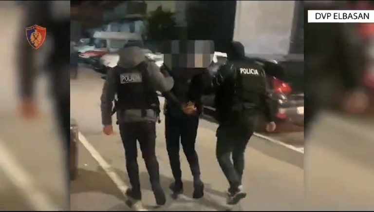 Elbasan/ Kanosi për disa muaj, një 29-vjeçar, në rrjetet sociale, për të përfituar prej tij shuma parash,