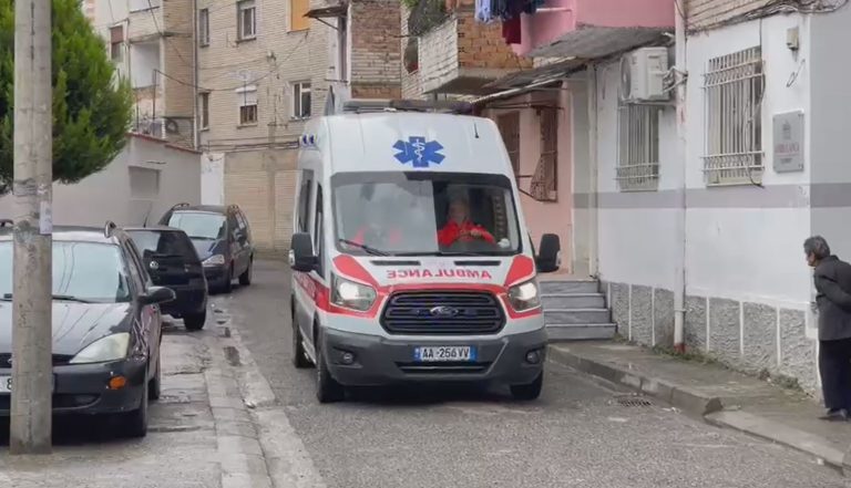 EMRI/ U lëndua duke riparuar automjetin në servis, humb jetën aksidentalisht 23-vjeçari ish-polic në Librazhd