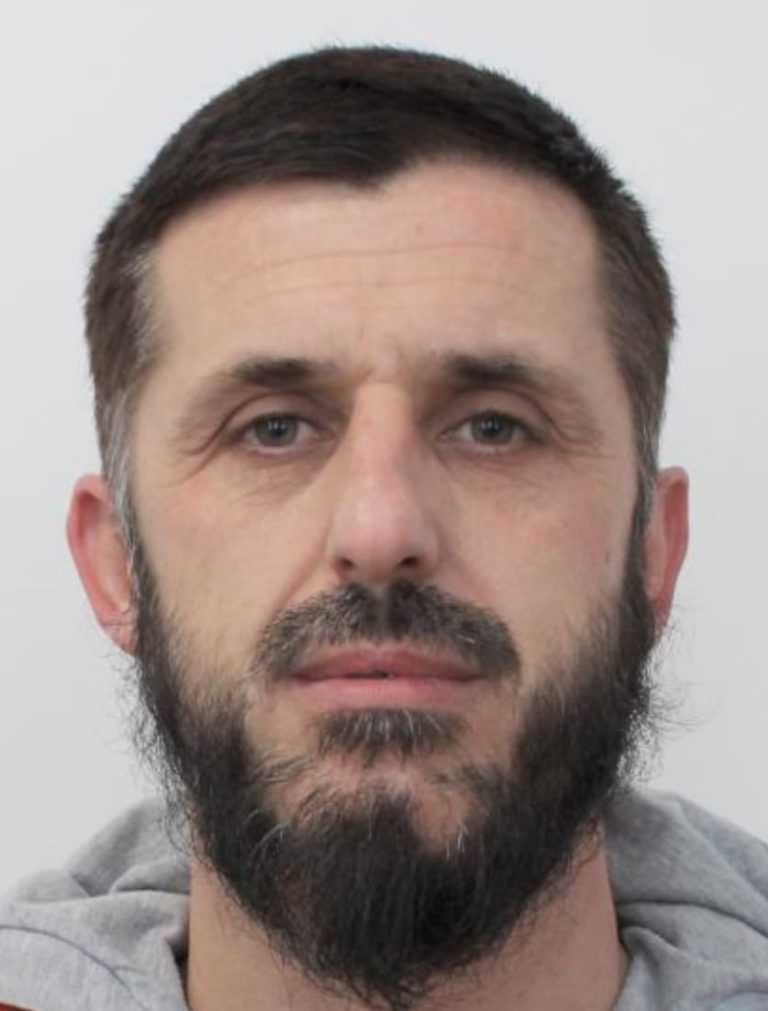 Tronditëse/ Mjeku kryente marrëdhënie në grup edhe me të mitura e filmonte aktet, videot i shpërndante në WhatssApp