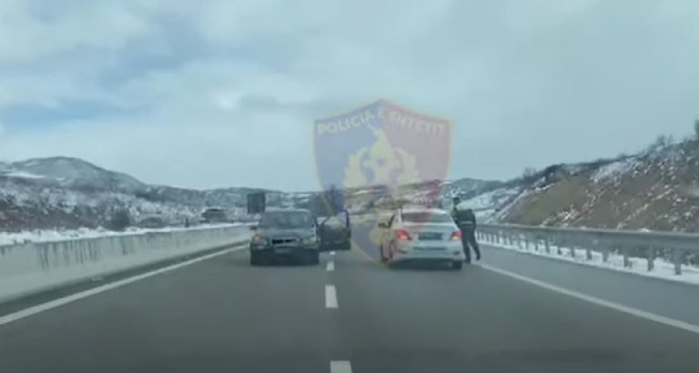 Lëvizte me automjet në sens të kundërt duke rrezikuar jetën e shoferëve të tjerë, pranga 32-vjeçarit