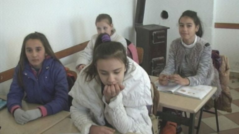 Elbasan/ Në disa shkolla mungon ngrohja (Video)