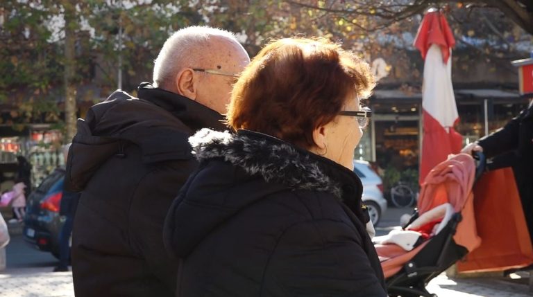 “Thjeshtohen procedurat”/ Hado për njohjen e viteve të punës para ’93: Qytetari do sjellë vetëm një certifikatë