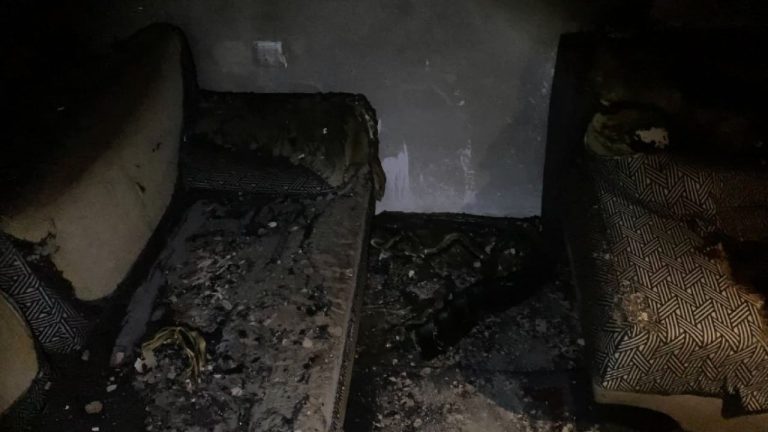 Banesa iu përfshi nga flakët teksa ishte në spital me djalin, kryefamiljarja: Gjithçka u shkrumbua, shtëpia nuk bëhet më