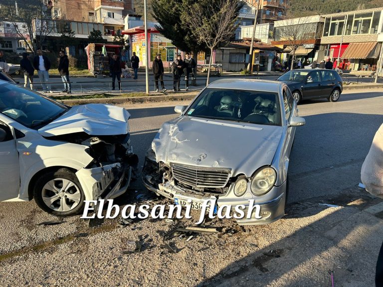 Aksident në Prrenjas! Makinat përplasen kokë më kokë