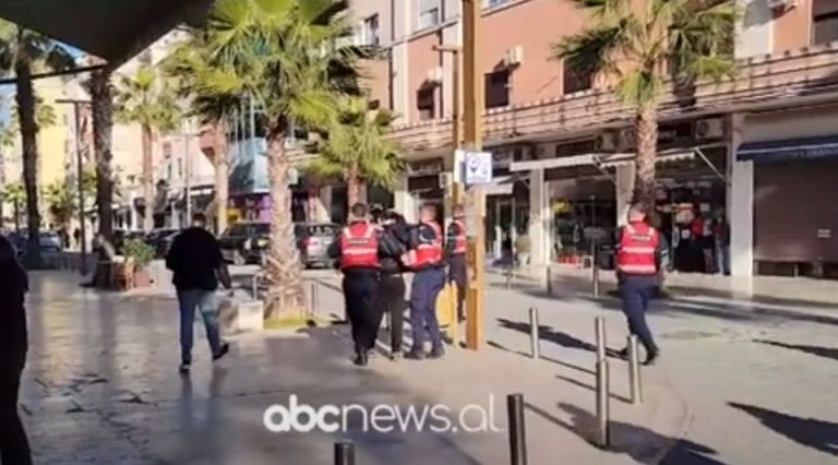 Arrestohet autori i vrasjes me thikë në Durrës, momenti kur policia e kap në flagrancë