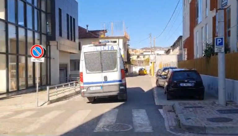 Vranë 15-vjeçarin në Gramsh, shtyhet seanca për 4 adoleshentët