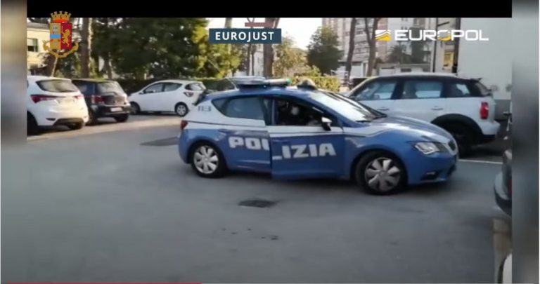 E rëndë Itali/ Nëna vret djalin e saj dhe…