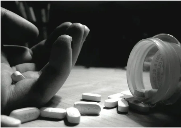 Fier/ 15-vjeçarja tenton t’i japë fund jetës duke pirë fostoksìnë