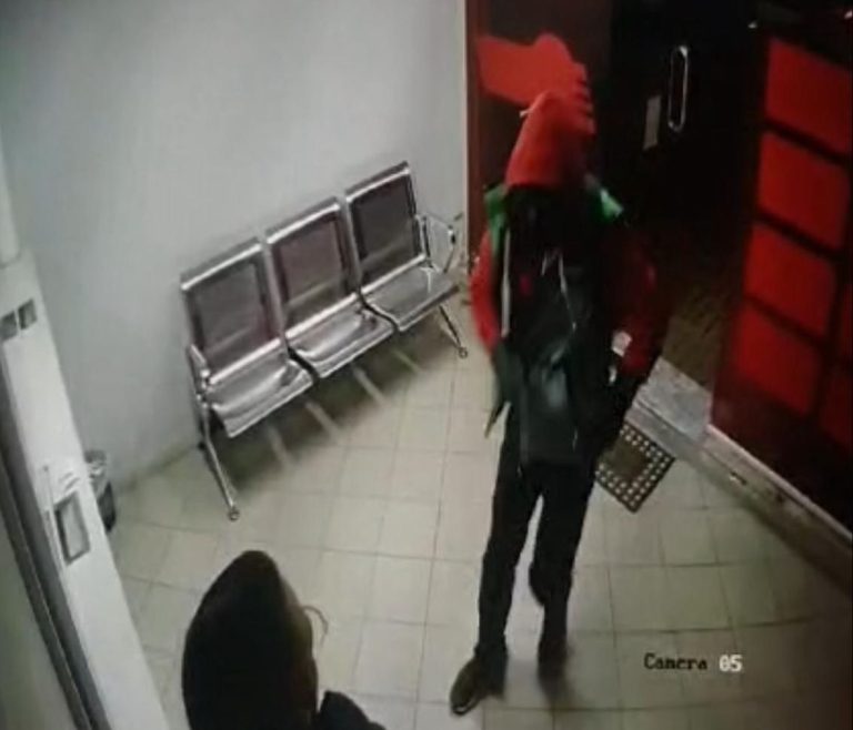 Grabitet pika e këmbimit valutor në Tiranë! Autori kërcënoi me pistoletë lodër, policia ofron 5000 euro shpërblim për çdo informacion