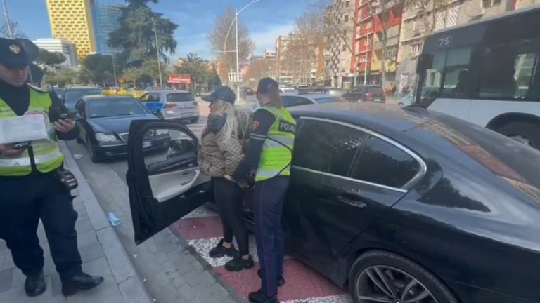 Me makinë luksoze, tentoi të korruptonte policin rrugor me 500 mijë lekë! Arrestohet një grua në Tiranë