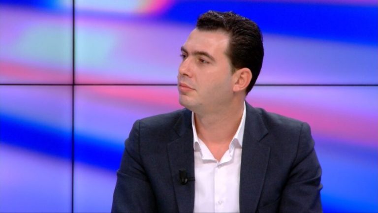 “SHUMË FEMRA POR PAK GRA”-URIMI DHE MESAZHI THUMBUES I MURATAJT PËR 8 MARS!