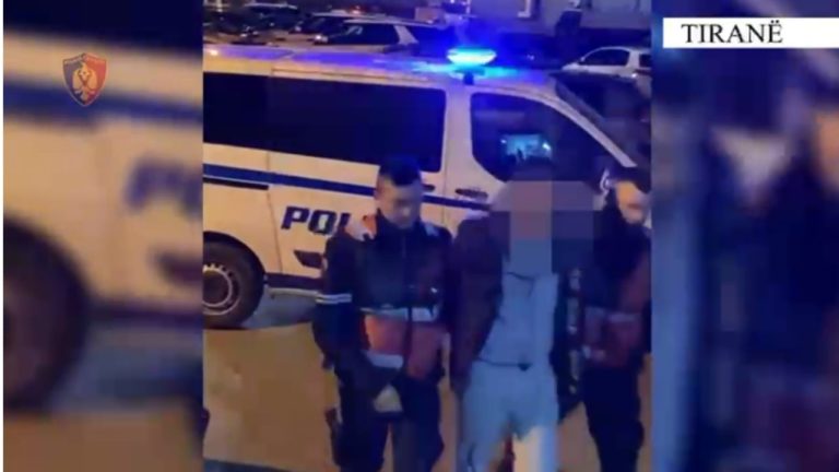 Trafiku i armëve nga Shkodra drejt Tiranës, zbardhet roli i ish-efektives së Burgjeve në grupin kriminal