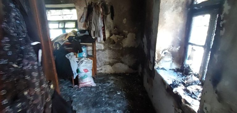 Digjet banesa në Shkopet, shpëtojnë mrekullisht çifti i bashkëshortëve