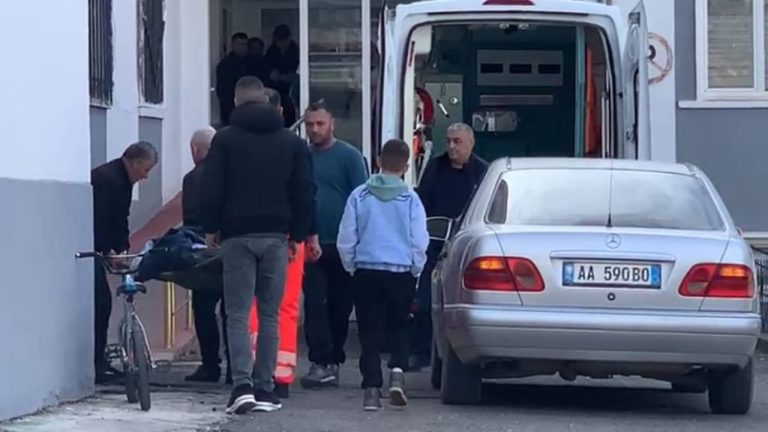 Elektriçisti bie në kontakt me energjinë elektrike, niset me urgjencë drejt spitalit