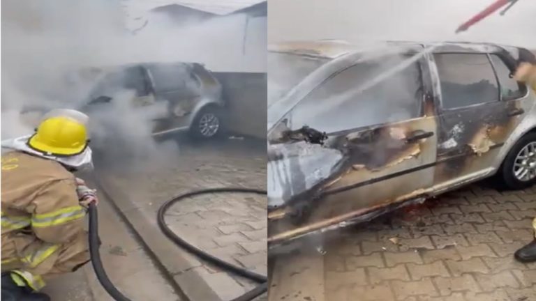 Shkrumbohet nga flakët makina e parkuar