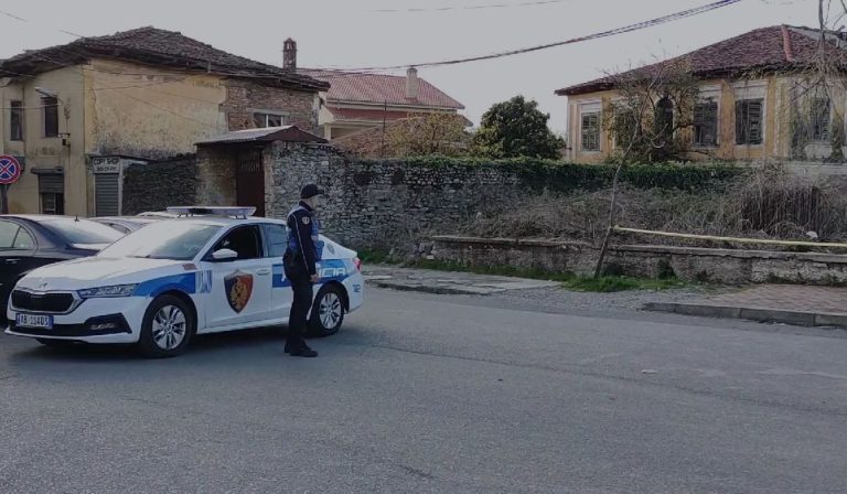 Dhunimi i efektivit në Shkodër/ Reagon Policia: Gjatë sherrit ka pasur shkrepje të armës së zjarrit