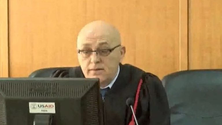 Iu vendos lëndë plasëse në banesë, Komisioni i KLGJ vendos mbrojtje të veçantë për gjyqtarin Tonin Sterkaj