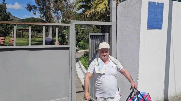 Amnistia/ Lirohet pas 25 vitesh burg i dënuari në Elbasan: Më kishin mbetur dhe dy ditë nga dënimi